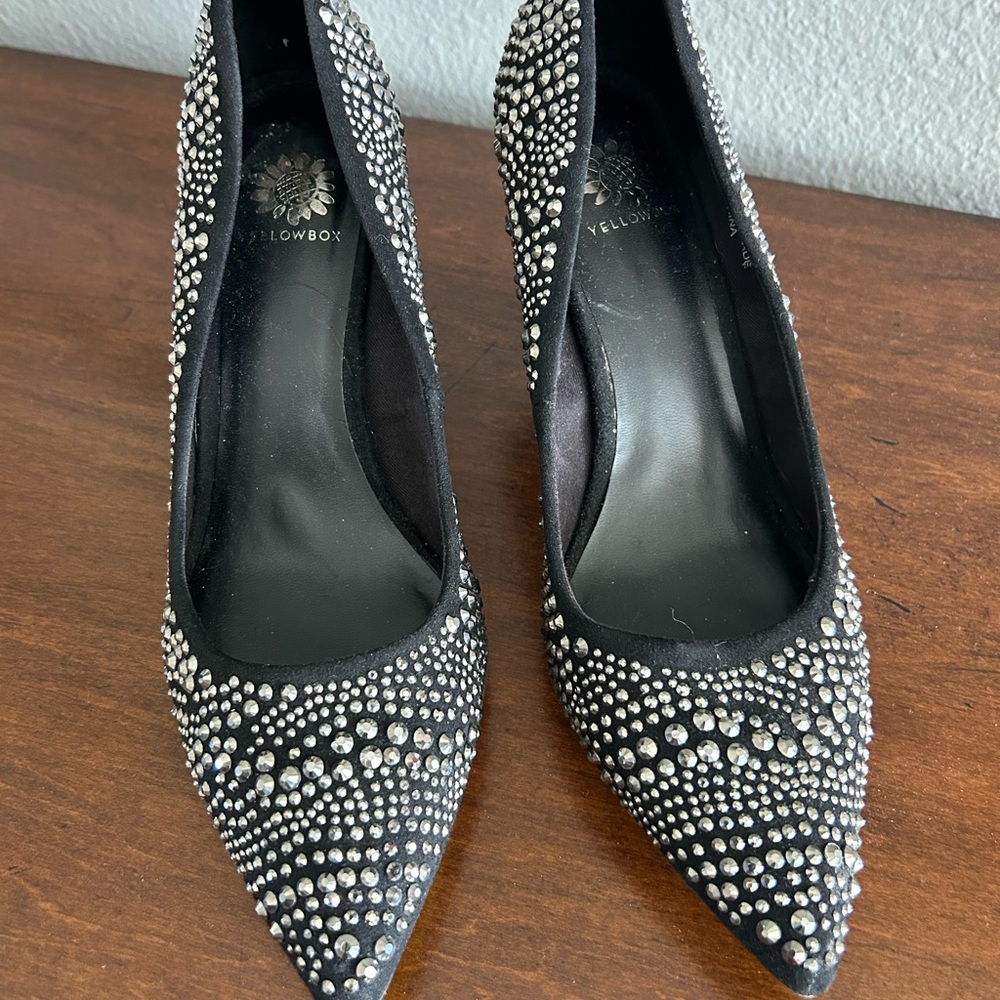 Yellow box Black heel shoes